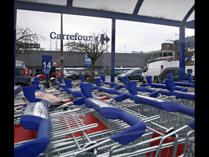 Carrefour: intesa con i sindacati per i 580 esuberi degli iper