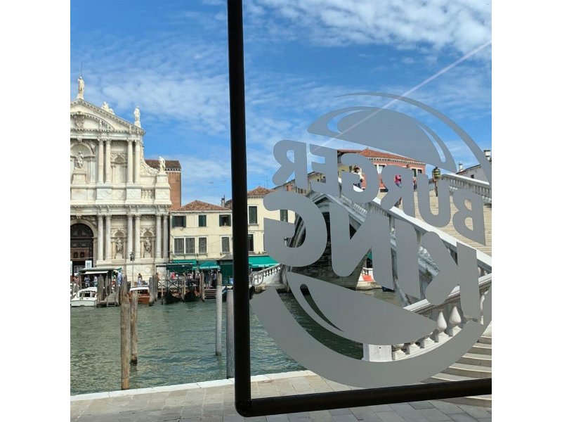 Burger king: nuovo look al Canal grande di Venezia