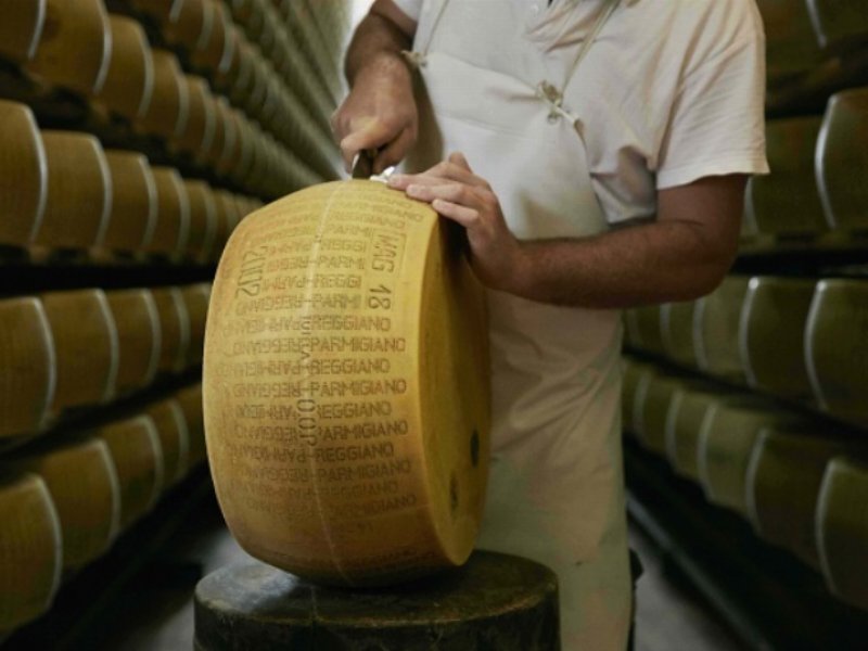 Consorzio Parmigiano Reggiano: è online il progetto editoriale “Scaglie”