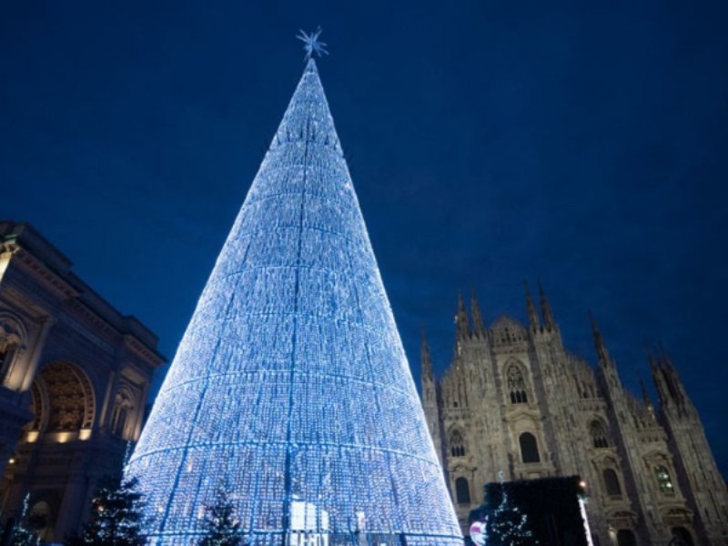 L’albero Esselunga di piazza Duomo a Milano visitato da più di 554.000 persone