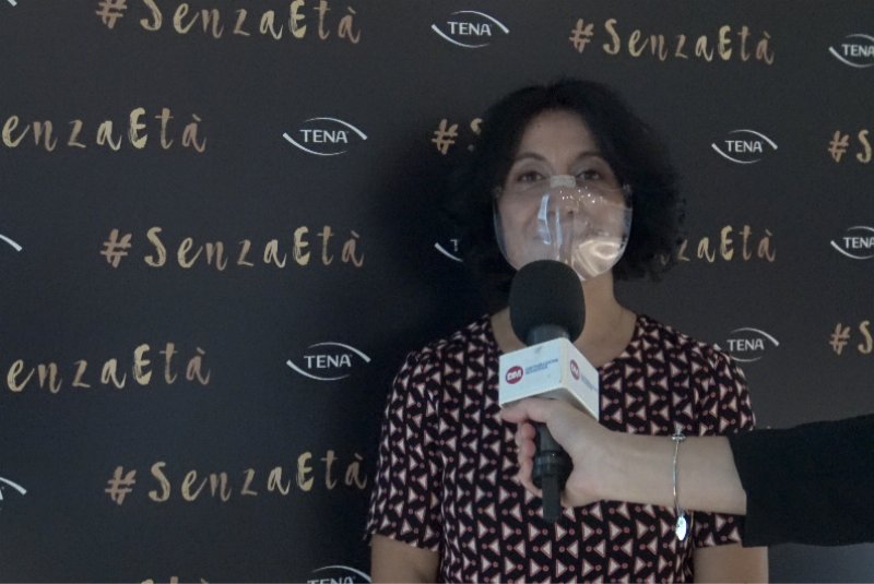Tena presenta la nuova campagna di comunicazione #senzaetà