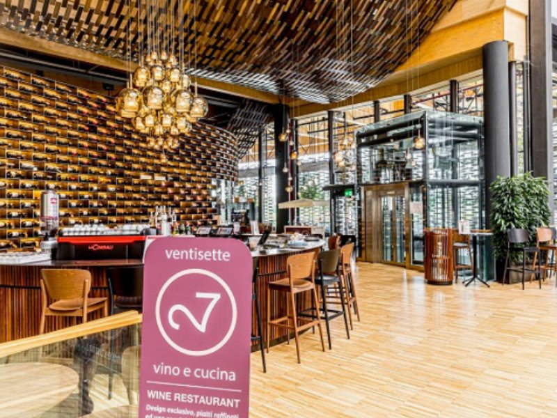 iper-arese-inaugura-ventisette-vino-e-cucina