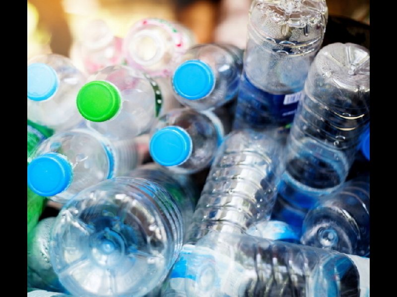 I distributori continuano a eliminare la plastica dalle confezioni