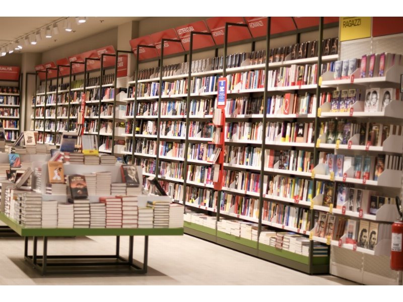 Mondadori store arriva nel centro commerciale Vialarga di Bologna