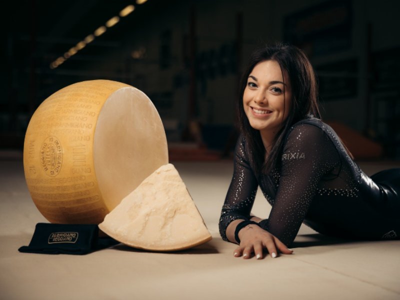 Parmigiano Reggiano, la ginnasta Giorgia Villa diventa ambassador del Consorzio