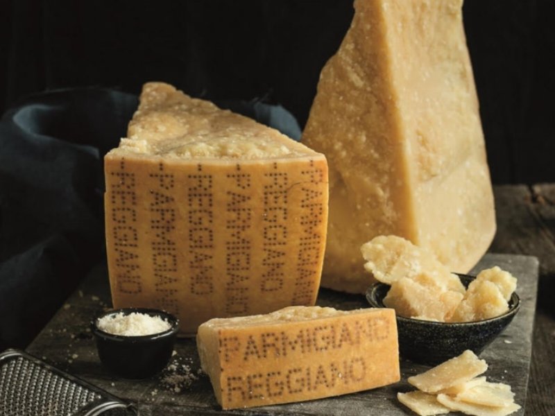 Parmigiano Reggiano: un nuovo studio dimostra che le lunghe stagionature lo rendono fonte di selenio