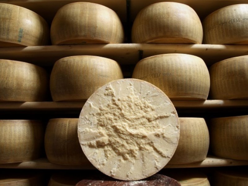 Parmigiano Reggiano: vendite a +7,9% in Italia e +10,7% all’estero