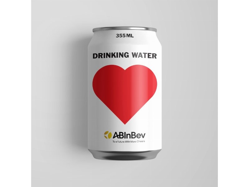 AB InBev invia mezzo milione di lattine di acqua minerale al confine ucraino