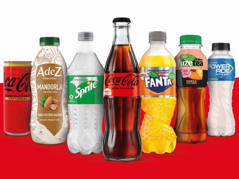 Coca-Cola continua a ridurre lo zucchero nelle bevande