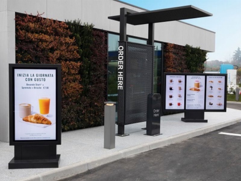 starbucks-apre-il-suo-primo-drive-thru-in-italia