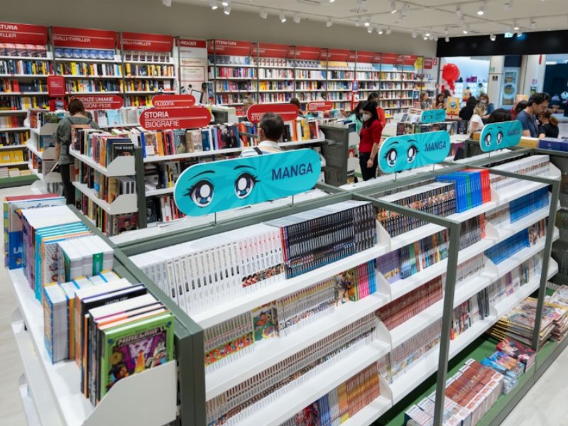 Mondadori Bookstore di Vimercate (MB) cambia look