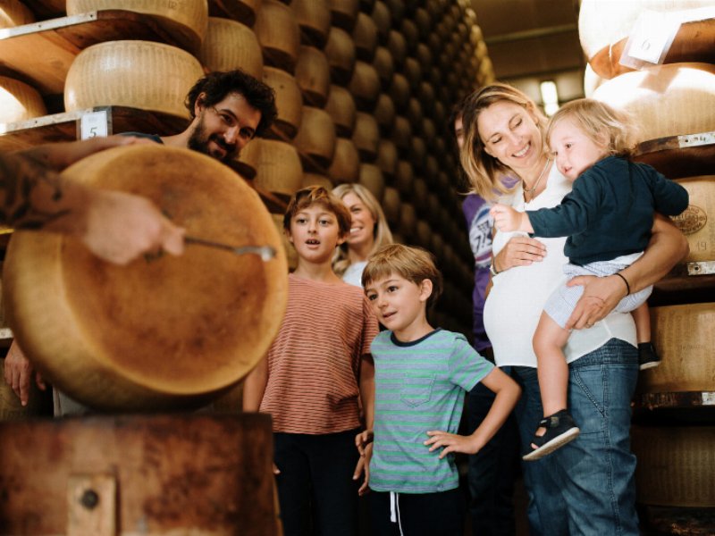 Parmigiano Reggiano dop: torna l’appuntamento con “Caseifici aperti”