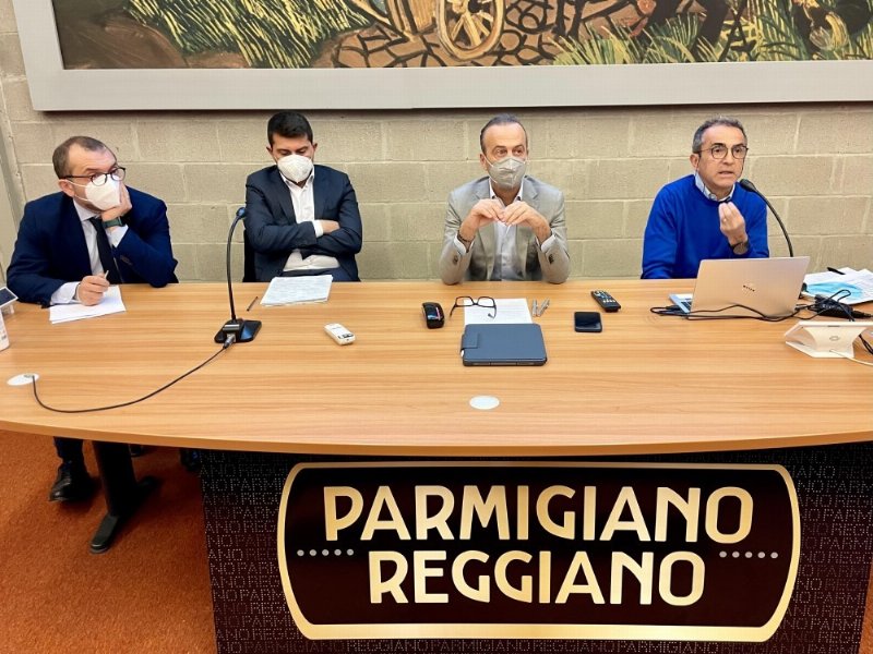 Parmigiano Reggiano: presentati i risultati del progetto "benessere animale"