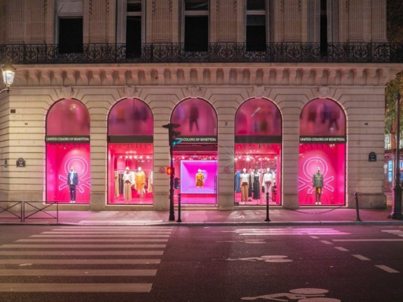 United Colors of Benetton si tinge di rosa in place de l’Opéra