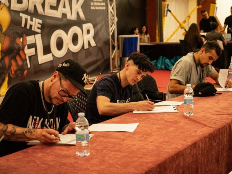 Acqua Sant'Anna alla Battle School di breakdance