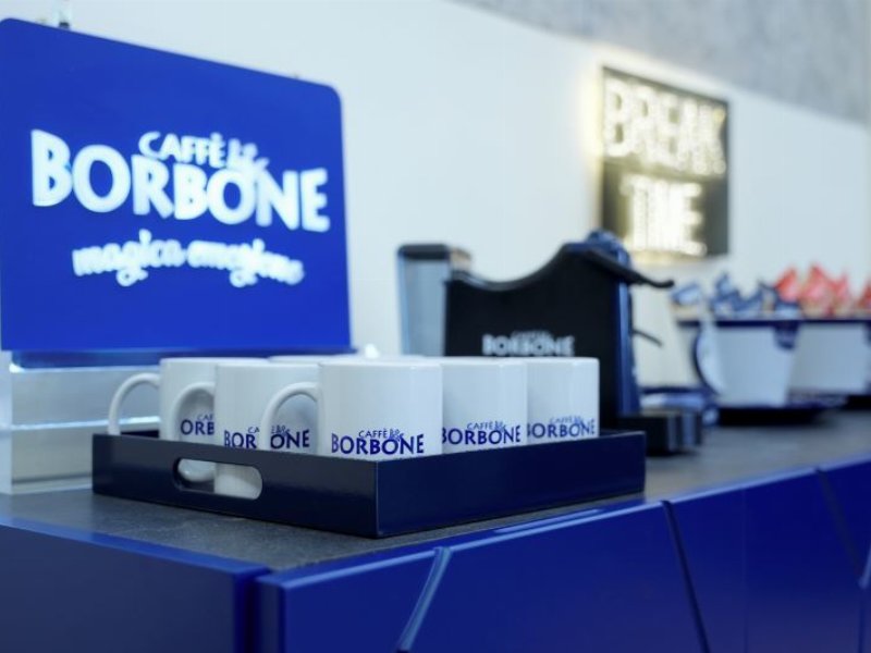 Caffè Borbone rinnova la collaborazione con Amici e Uomini & Donne