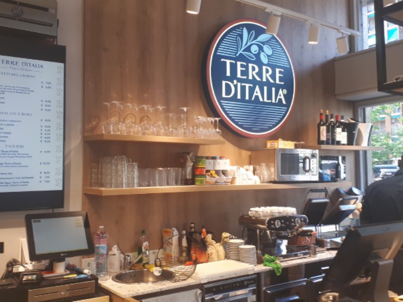 Carrefour apre il primo ristorante/bar e shop a insegna Terre d’Italia