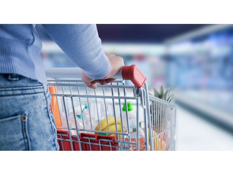 Carrello anti-inflazione, partenza flop. Mancano i bollini tricolore, caos tra gli scaffali