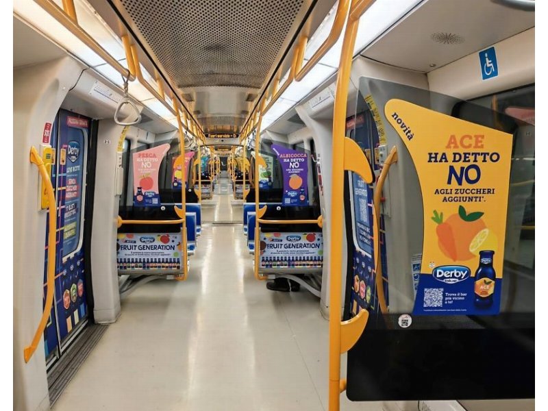 Derby blue sale a bordo della metro di Milano