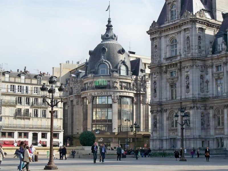 Lafayette venderà il Bhv Marais, nel cuore di Parigi. Confermata l'alleanza con Eataly