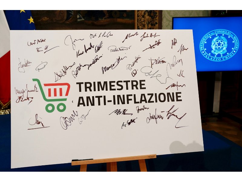 patto-anti-inflazione-il-premier-meloni-e-le-imprese-hanno-firmato-lintesa