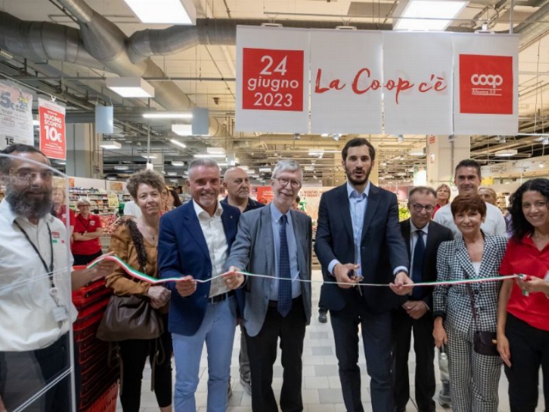 Ha riaperto l’ipercoop Lungo Savio di Cesena