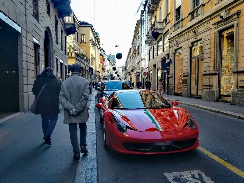 High street: Montenapo rincara a doppia cifra, ma non batte la Quinta Strada