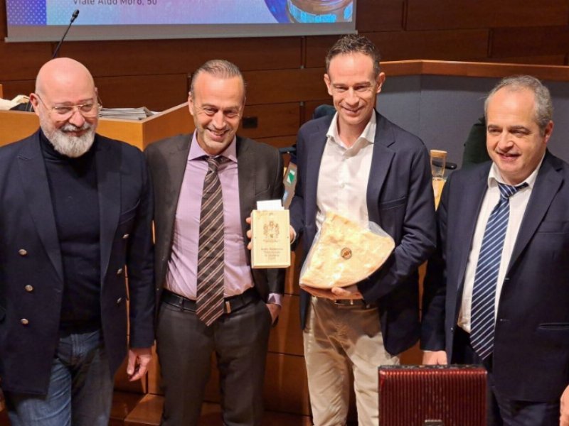 Il Consorzio del Parmigiano reggiano celebra la Nazionale italiana di tennis