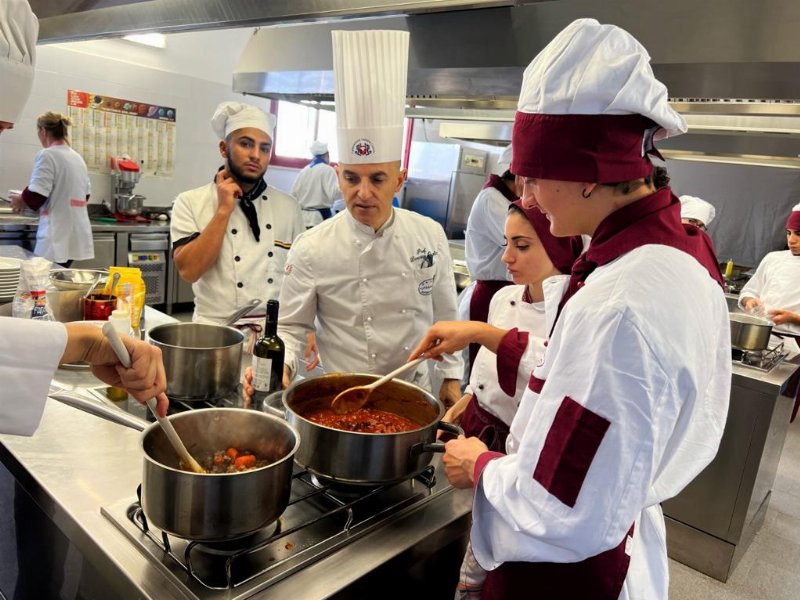 Il Consorzio della Cipolla Rossa di Tropea in tour nelle scuole calabresi