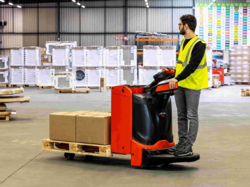 Linde MH presenta i nuovi transpallet T16 P e T20 P con pedana ripiegabile