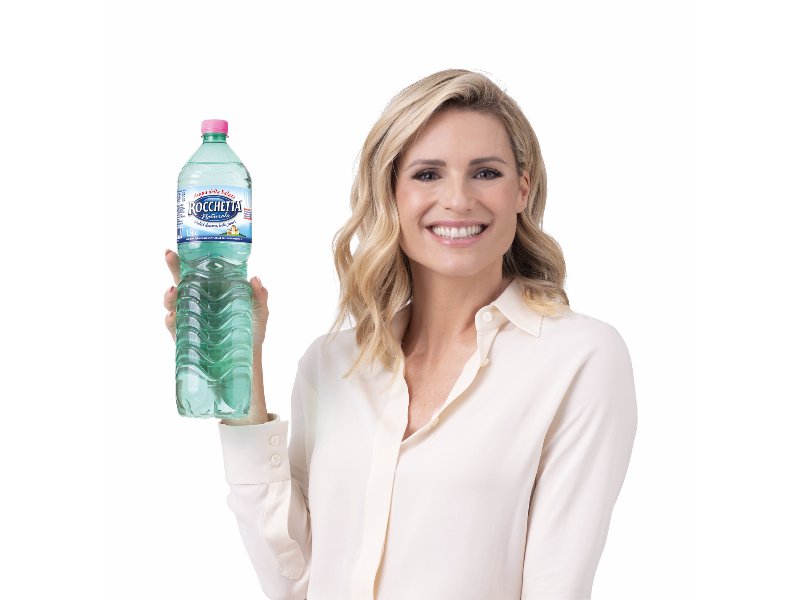 Michelle Hunziker nuova testimonial Acqua Rocchetta