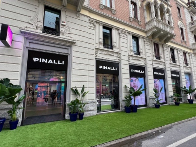 Pinalli inaugura il suo primo beauty store a Milano