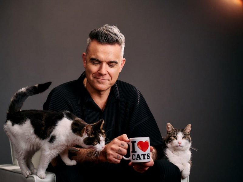 Robbie Williams è il protagonista della nuova campagna di Purina Felix