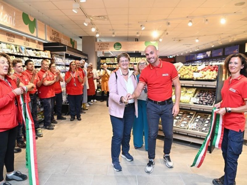 Taglio del nastro per il Conad City Murillo di Milano