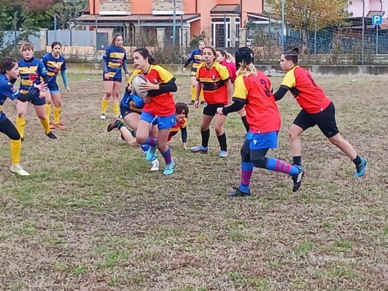 Ama Crai Est “in mischia” con il rugby femminile