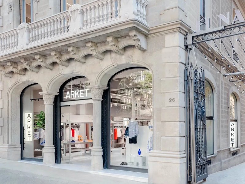 Arket: il lifestyle di H&M debutta a Milano, Piazza Cordusio