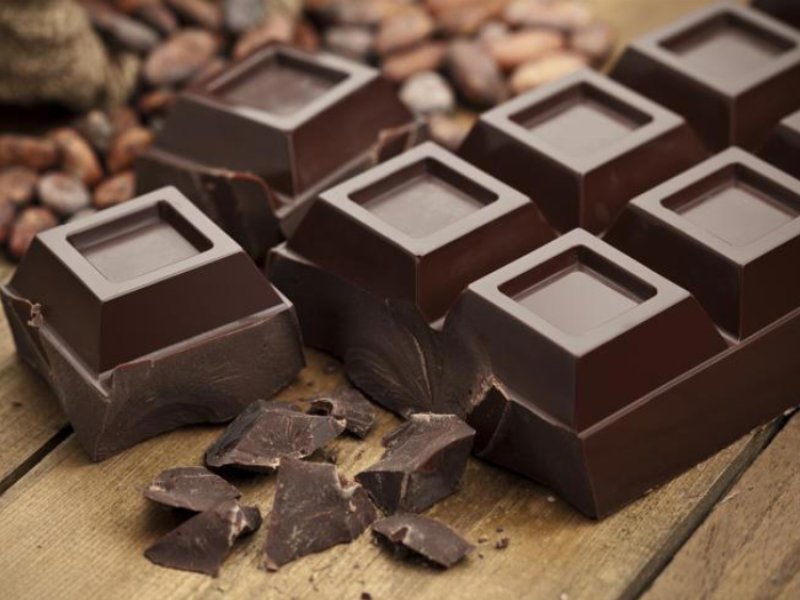 Cioccolato amaro: quotazioni internazionali del cacao +120% e balzo sugli scaffali