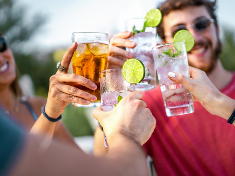 Fiepet-Confesercenti fa i conti in tasca ai turisti: il bar supera molto il negozio