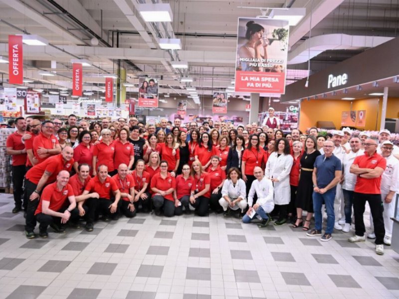 Taglio del nastro oggi per l’ipercoop di Foggia