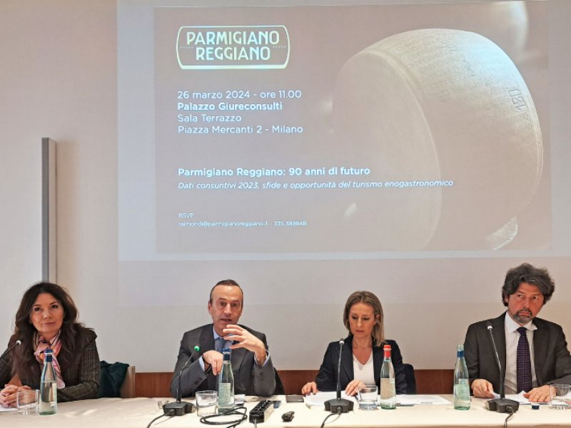 Parmigiano Reggiano, vendite oltre i 3 miliardi. A marzo prezzi in salita