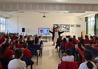 Polaretti: Mr. Polaretto entra in classe e diventa ambasciatore di rispetto e inclusione