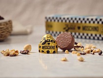 Dalla collaborazione Baci Perugina e Moschino nasce la limited edition Biscuit Sublime