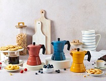 Moneta porta il colore nel segmento caffettiere con la nuova linea Moka 151