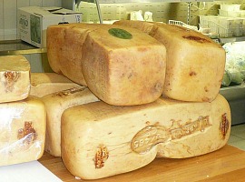 Progetto Natura, formaggi e latticini tipici della Sicilia, sia allea con Unicredit