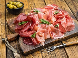 Mercato dei salumi: tra contenuto di servizio e proposte di alta qualità