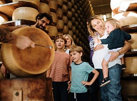 Il Parmigiano Reggiano si racconta a Ttg Travel Experience come destinazione turistica
