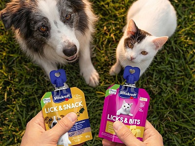 Vitakraft lancia gli snack per cani e gatti in squeezy pouch