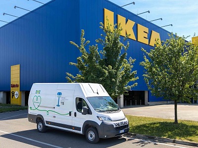 Ikea Italia accelera sull’elettrico: ogni anno investiti oltre 11 milioni di euro in più