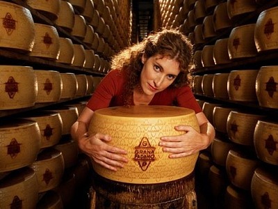 Grana Padano, prezzi all’ingrosso -15% e le vendite volano a doppia cifra