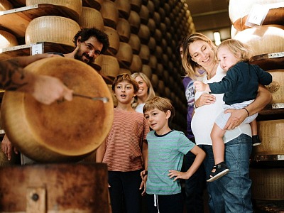 Il Parmigiano Reggiano si racconta a Ttg Travel Experience come destinazione turistica